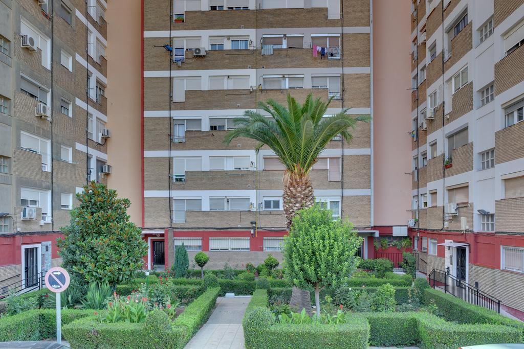 Apartamentos San Lazaro Zaragoza Exteriör bild